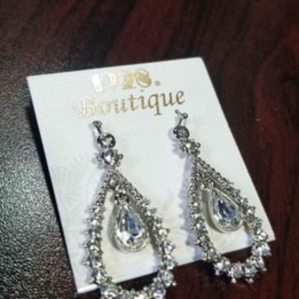 Earrings very sparkly 1928 Boutique